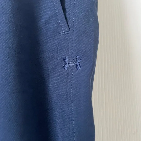 Sleek and Stylish: Under Armor Tapered Pants 0360 - Picture 3 of 9